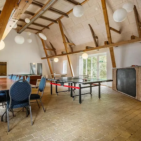 Дом отдыха Lovely In With Wifi