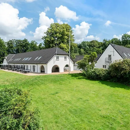 Дом отдыха Lovely In With Wifi *