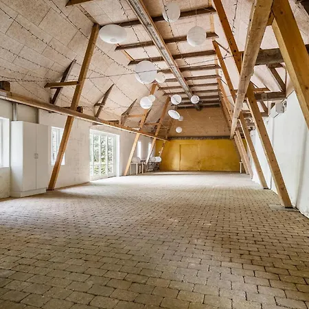 Дом отдыха Lovely In With Wifi *