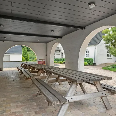 Дом отдыха Lovely In With Wifi *