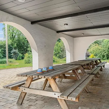 Дом отдыха Lovely In With Wifi